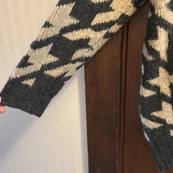 Dance & Marvel Open Front Houndstooth Cardigan - Picture 5 of 15